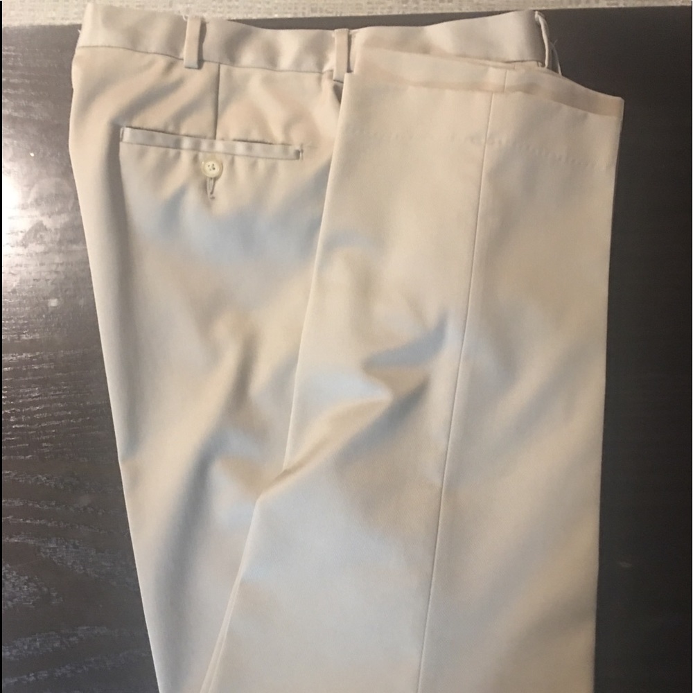 Dockers khakis. Classic fit. Size 35x31